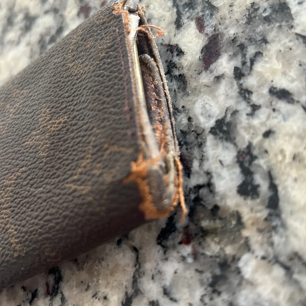 Louis Vuitton Monogram Key Case - Picture 9 of 11